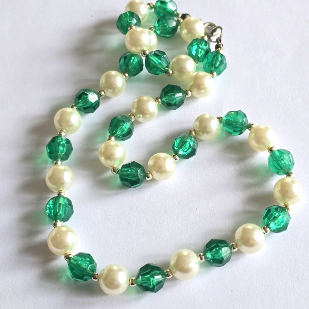 Vintage necklace green and white faux pearl pearlcore